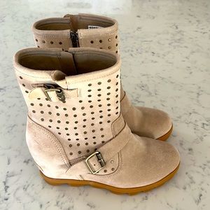 Sorel womens wedge boots. Size 7 NWOT